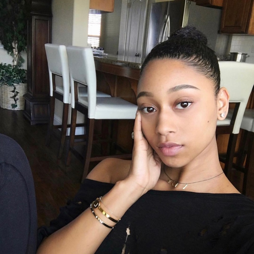 Meet your Posher, Alexis